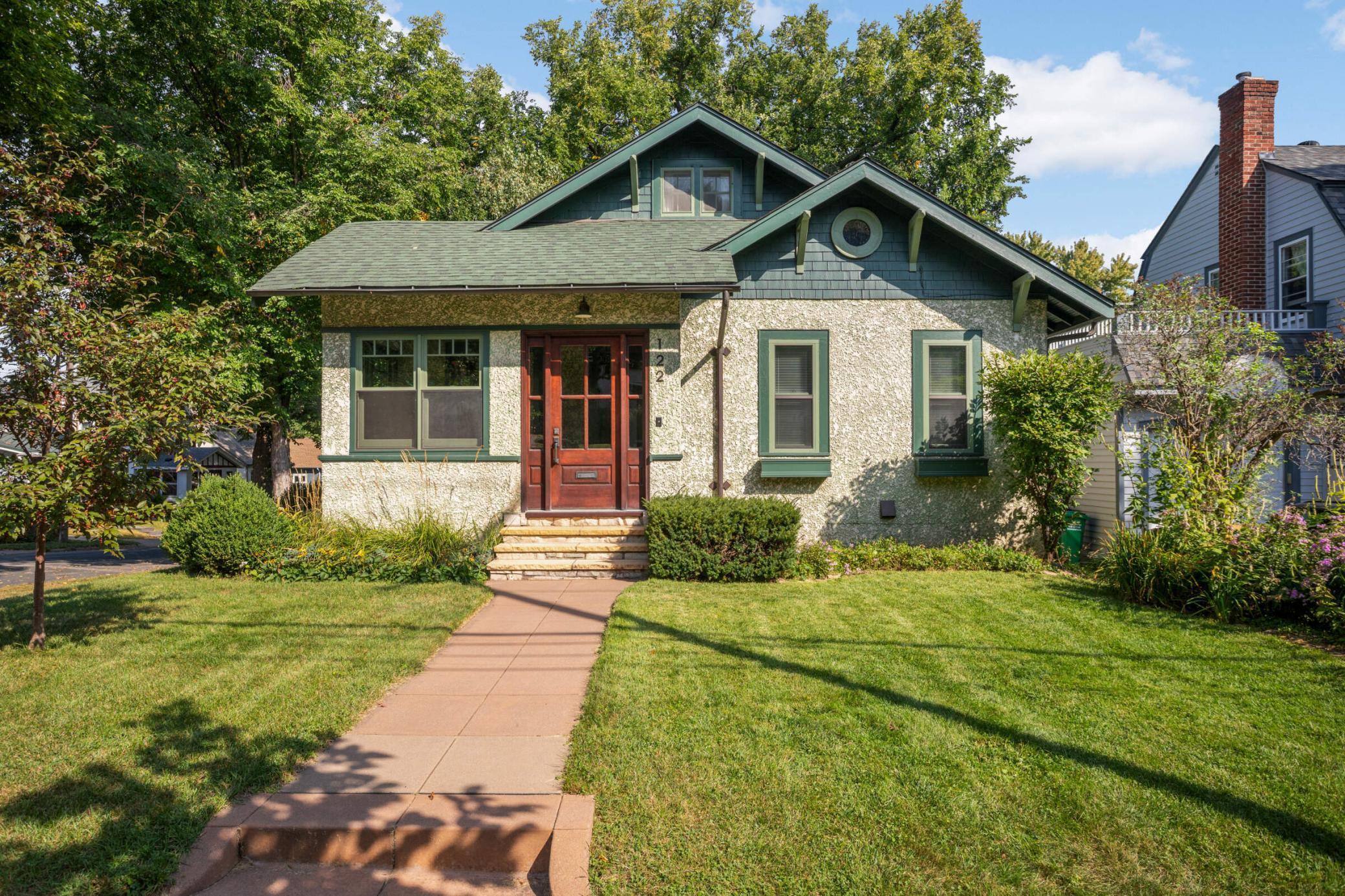 122 W 48th Street Property Photo 1