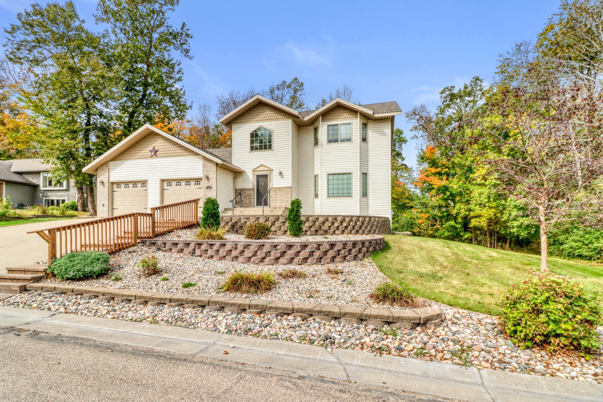 1044 Villa Lane Property Photo 1