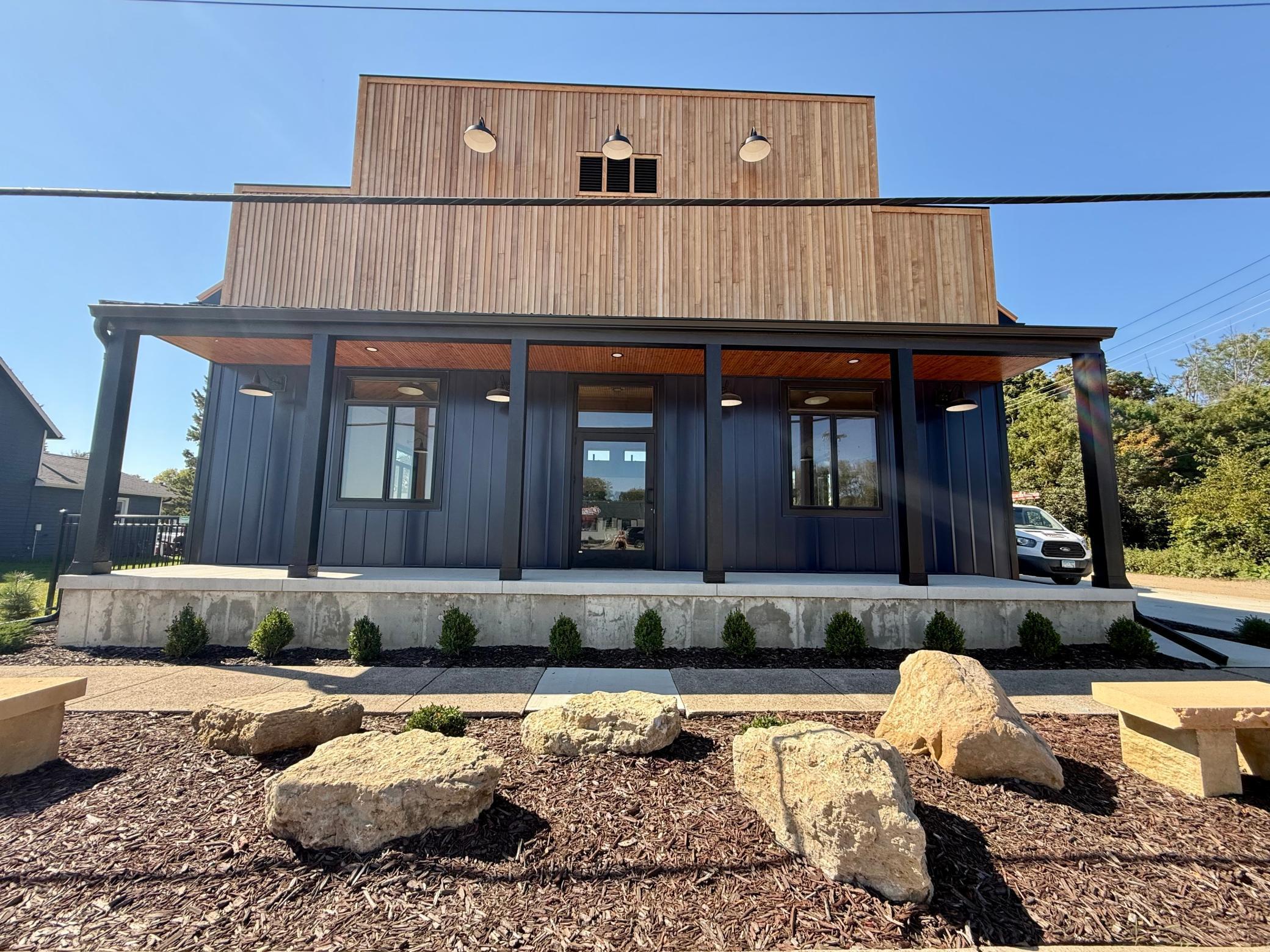 232 Nw Highway Avenue Property Photo 1