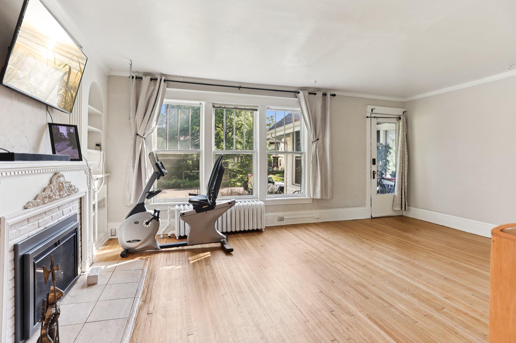 1253 Ashland Avenue Property Photo 8