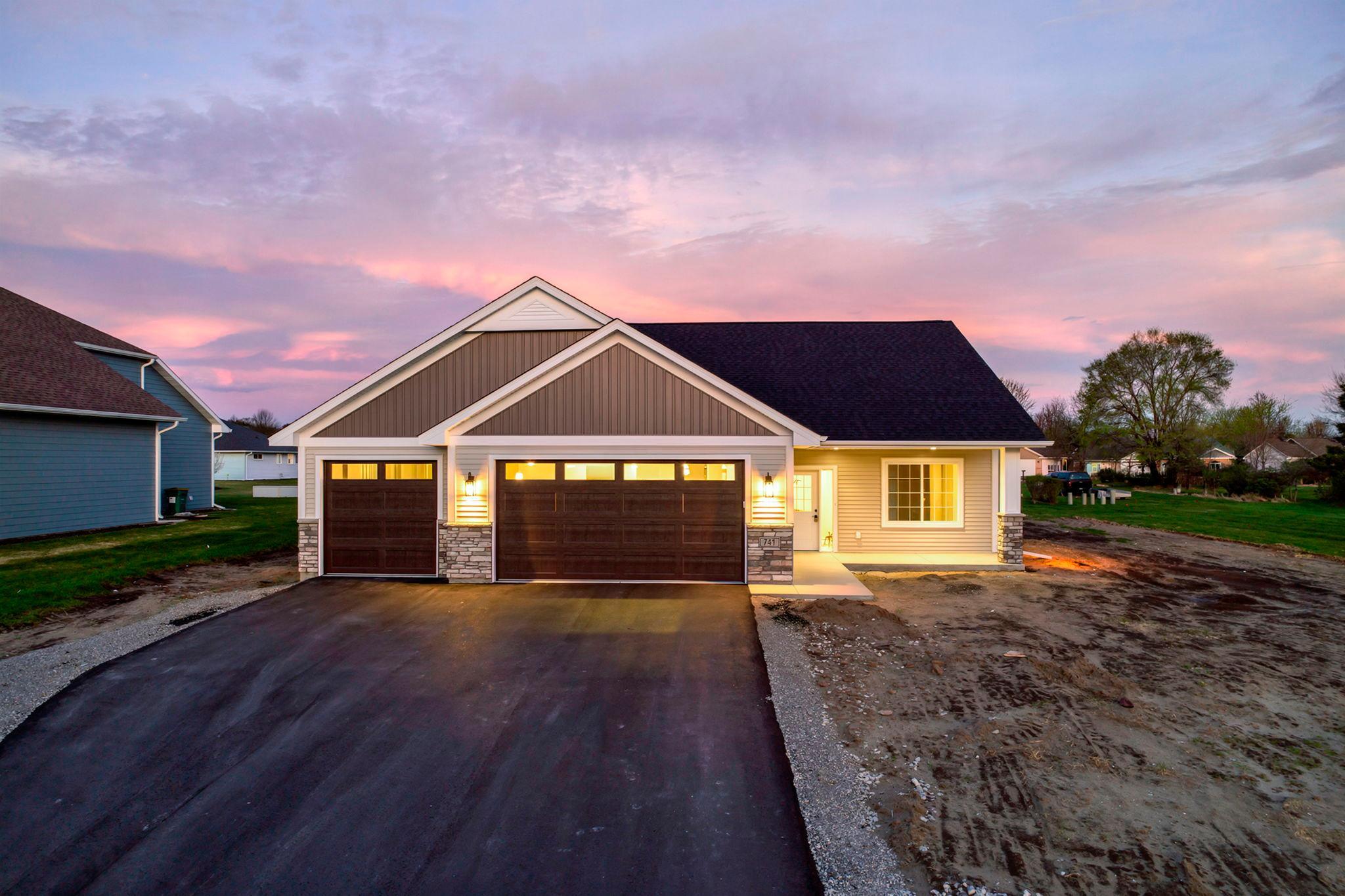 741 St James Circle Property Photo 1