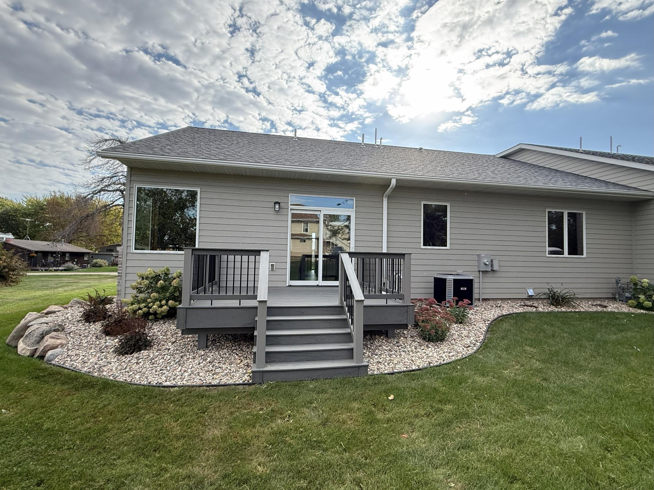 1207 S Shore Drive Property Photo 3