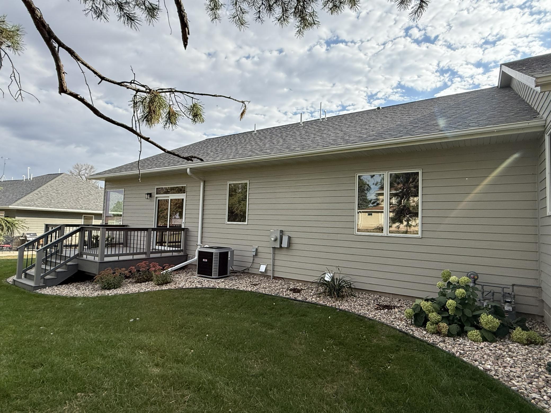 1207 S Shore Drive Property Photo 4
