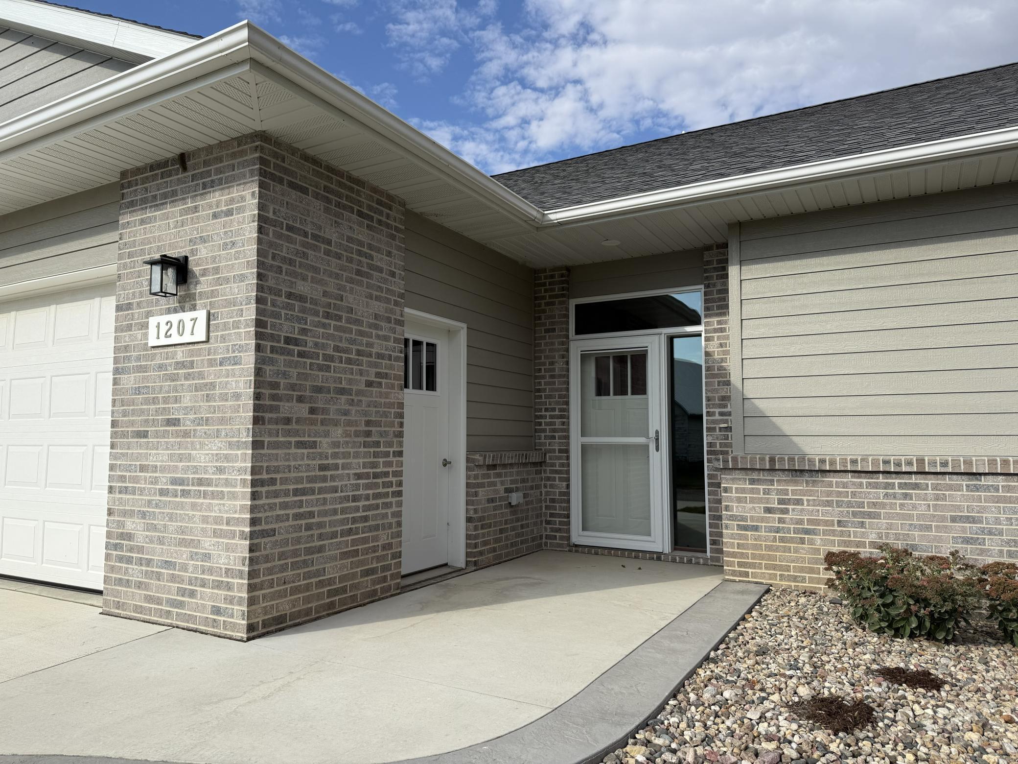 1207 S Shore Drive Property Photo 6