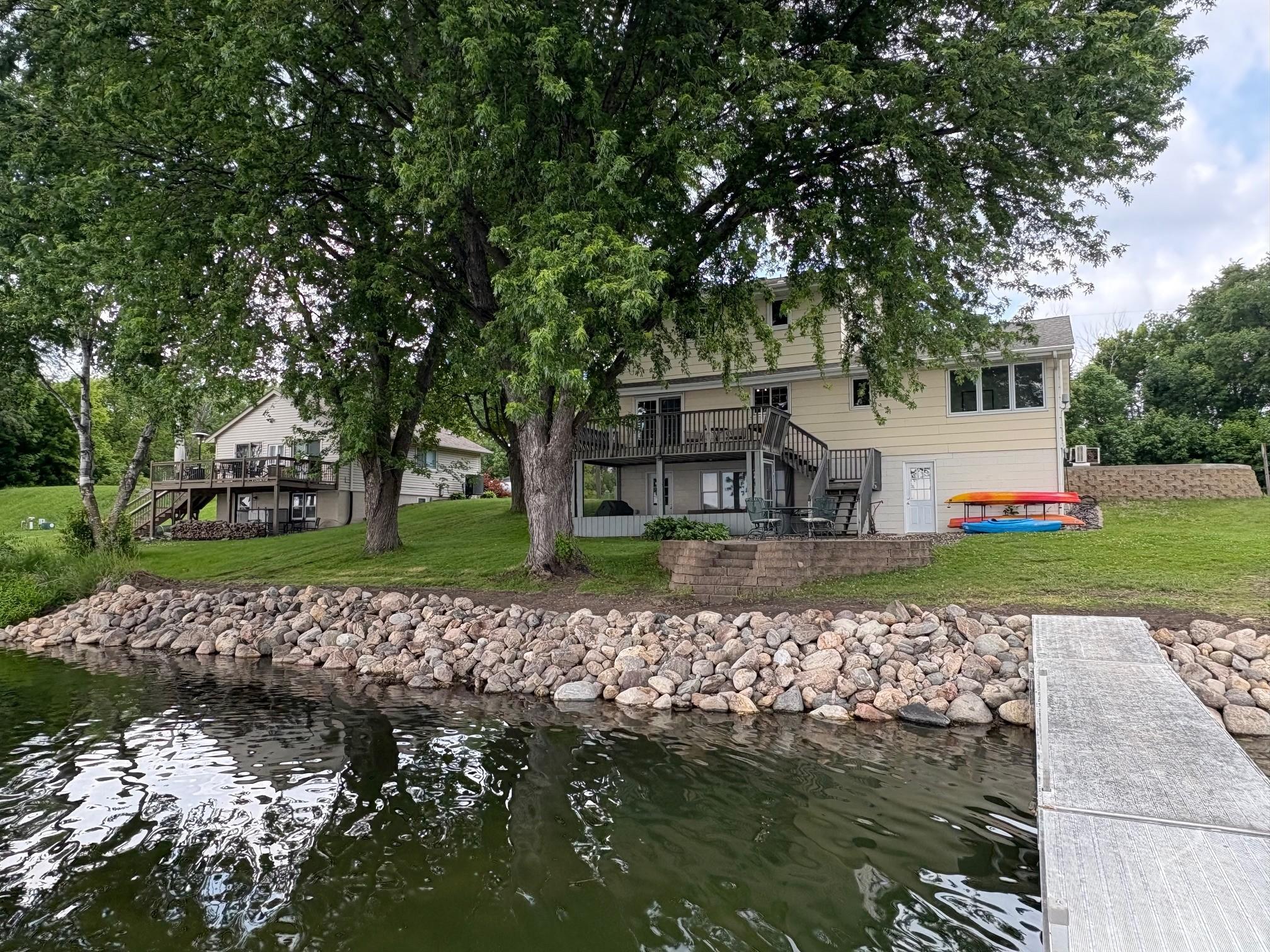 6825 N Shore Drive Property Photo 1