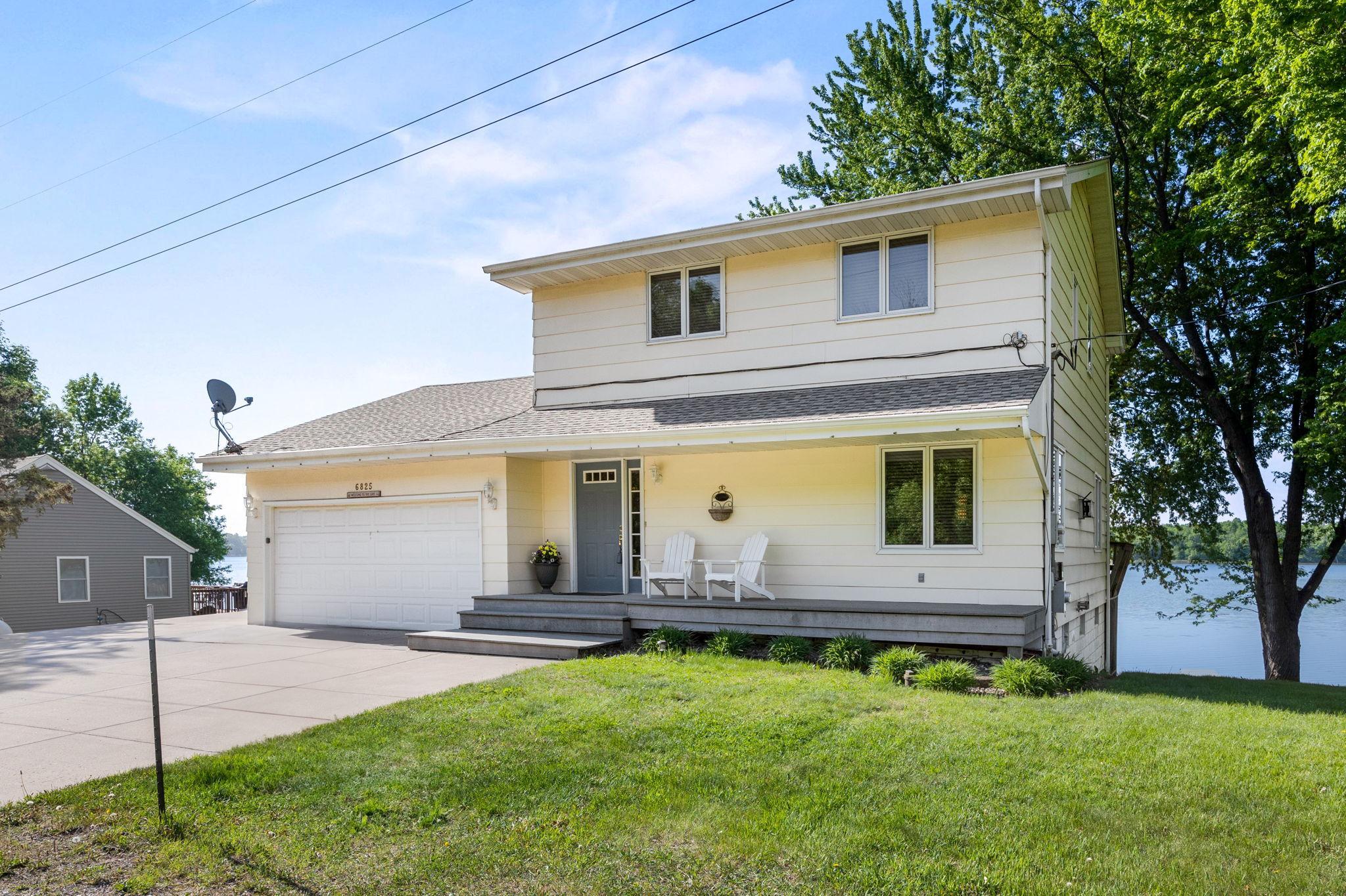 6825 N Shore Drive Property Photo 3