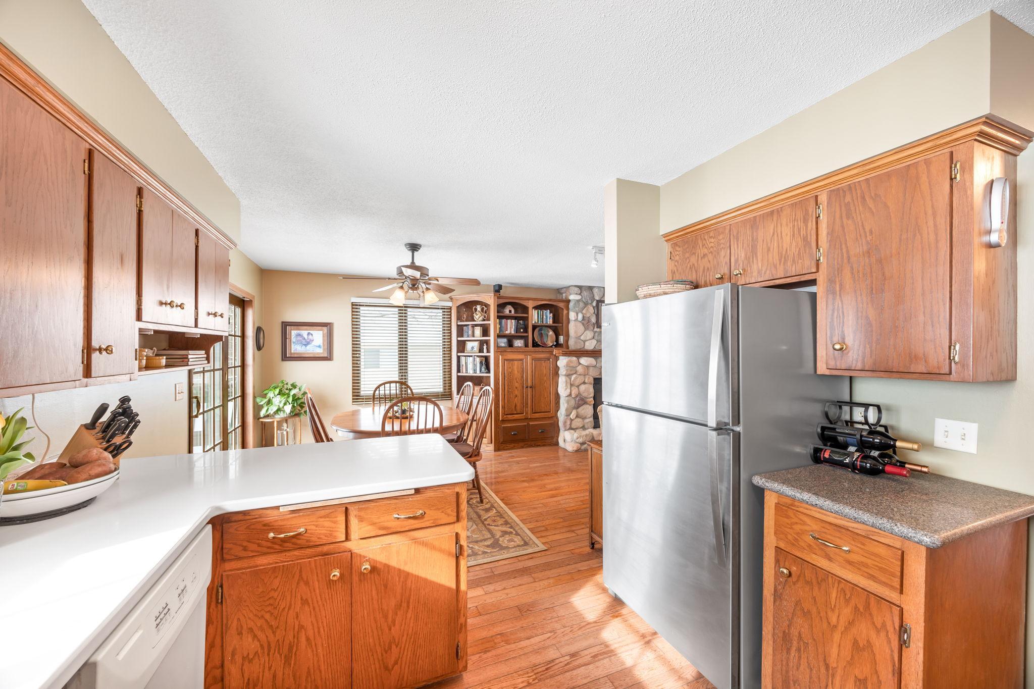 6825 N Shore Drive Property Photo 5