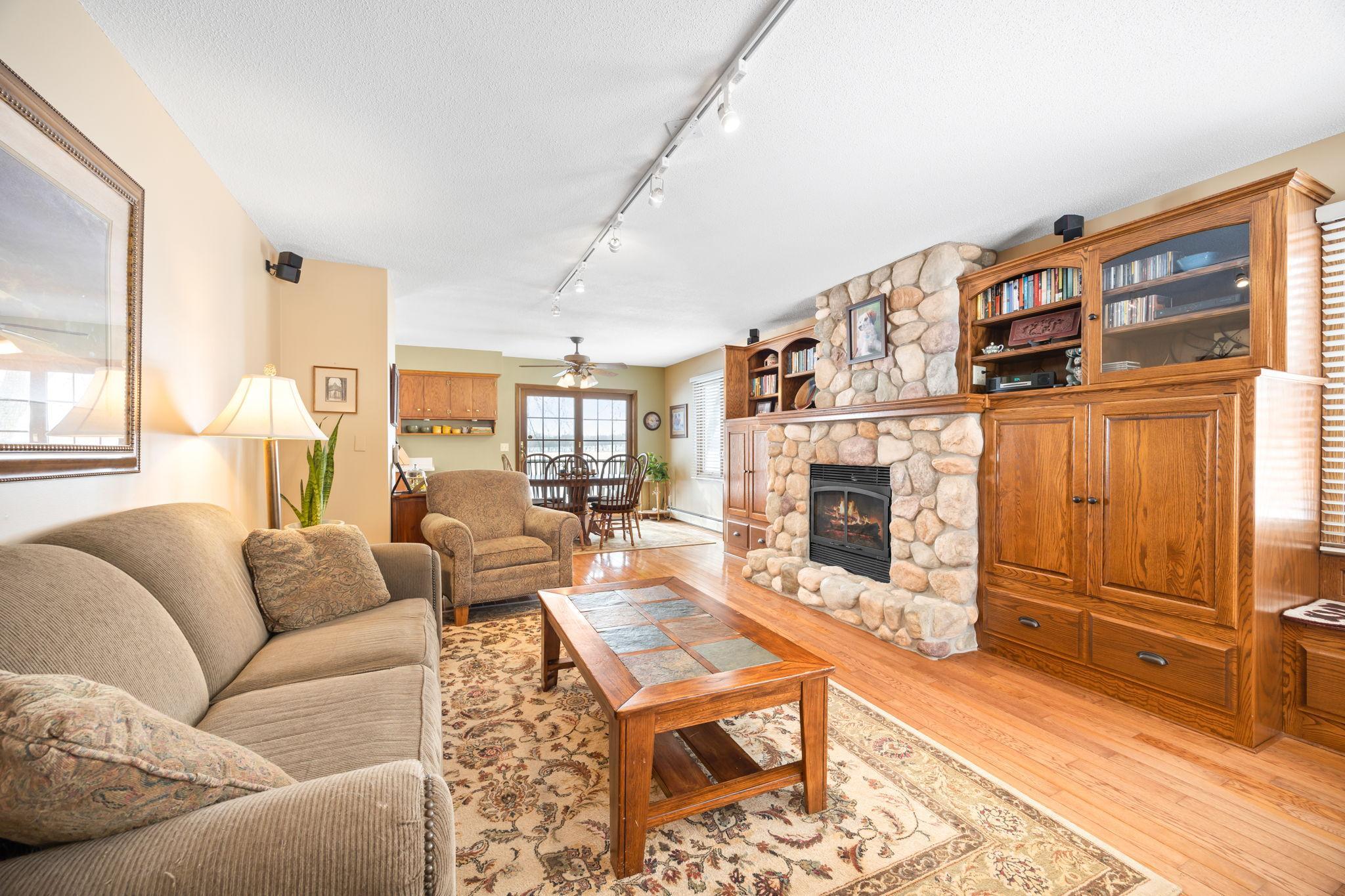 6825 N Shore Drive Property Photo 8