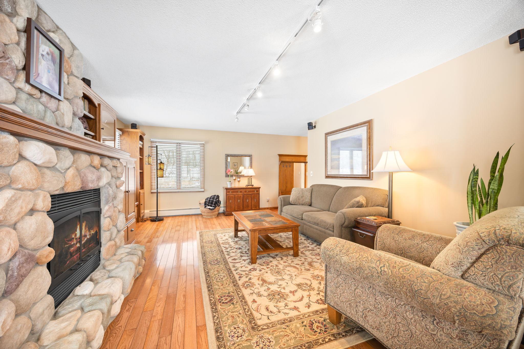 6825 N Shore Drive Property Photo 9