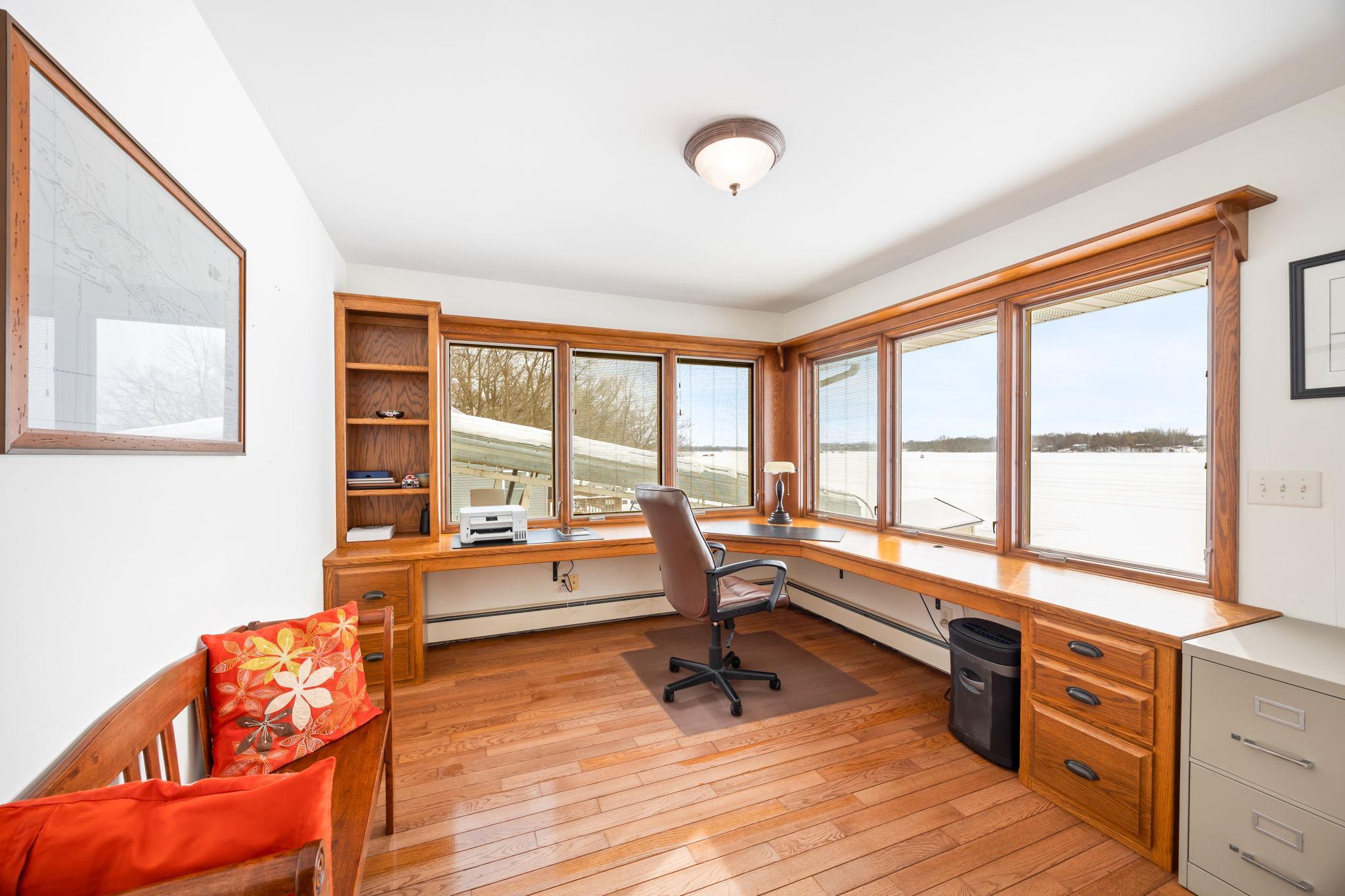 6825 N Shore Drive Property Photo 10