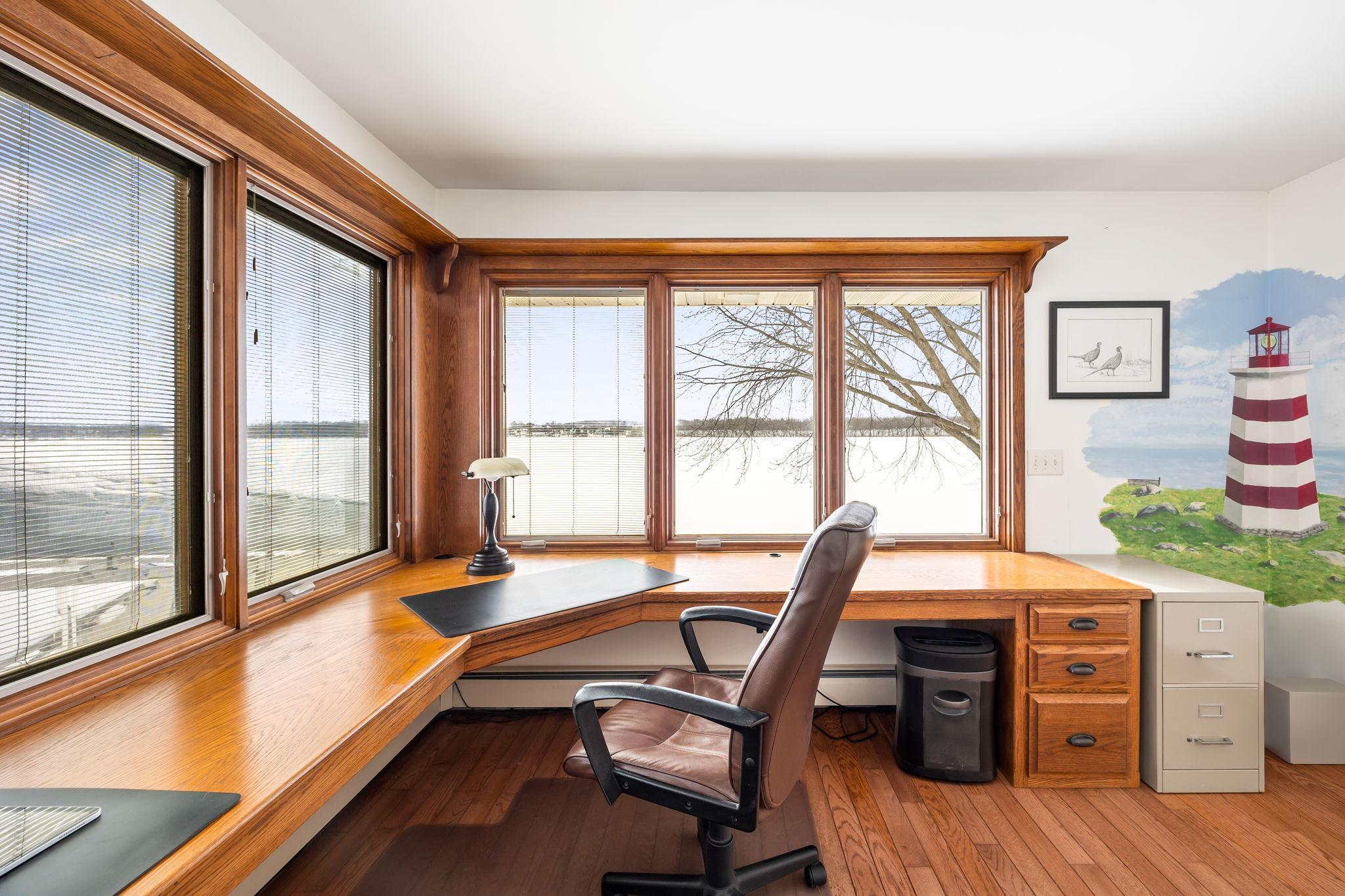 6825 N Shore Drive Property Photo 11