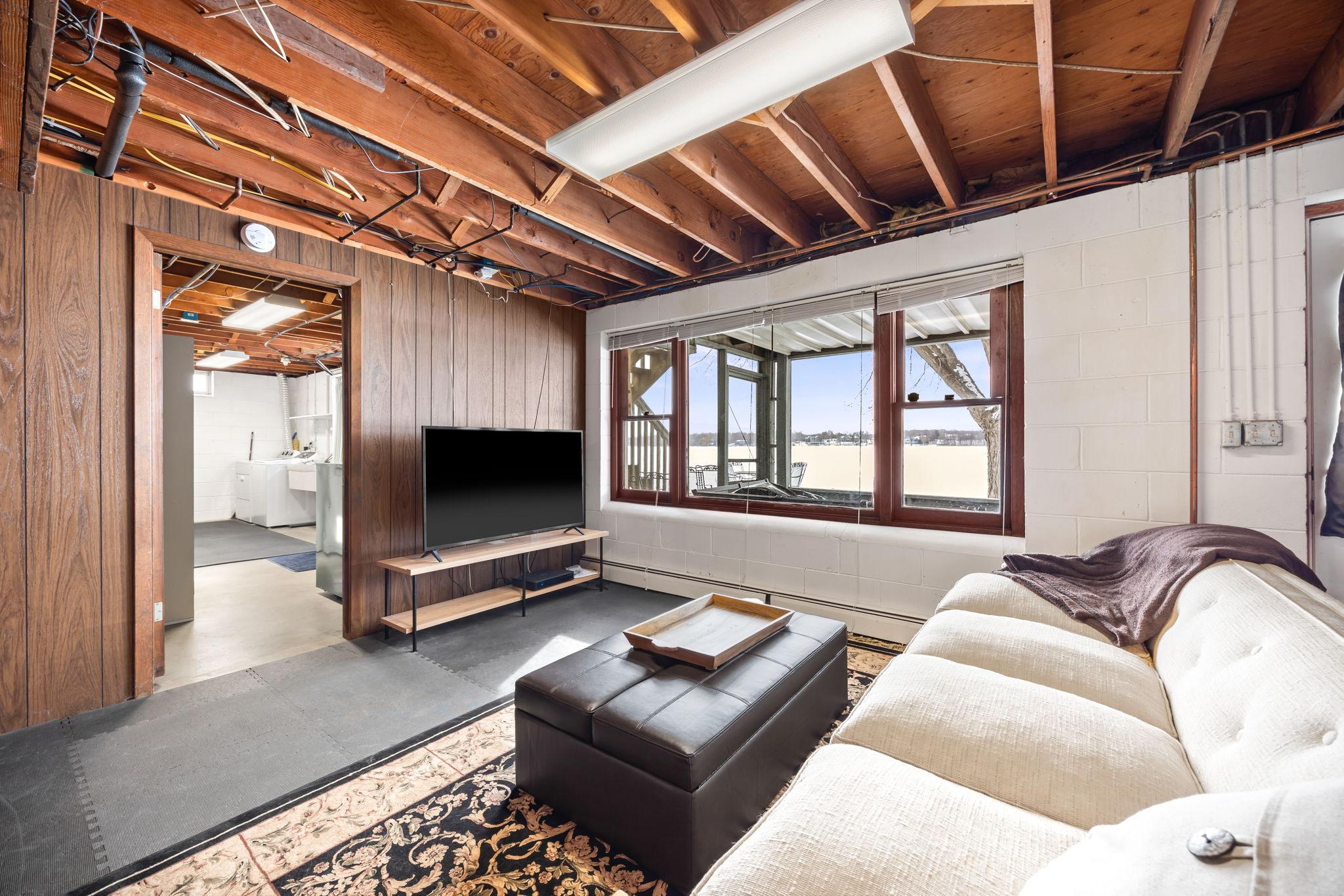 6825 N Shore Drive Property Photo 18