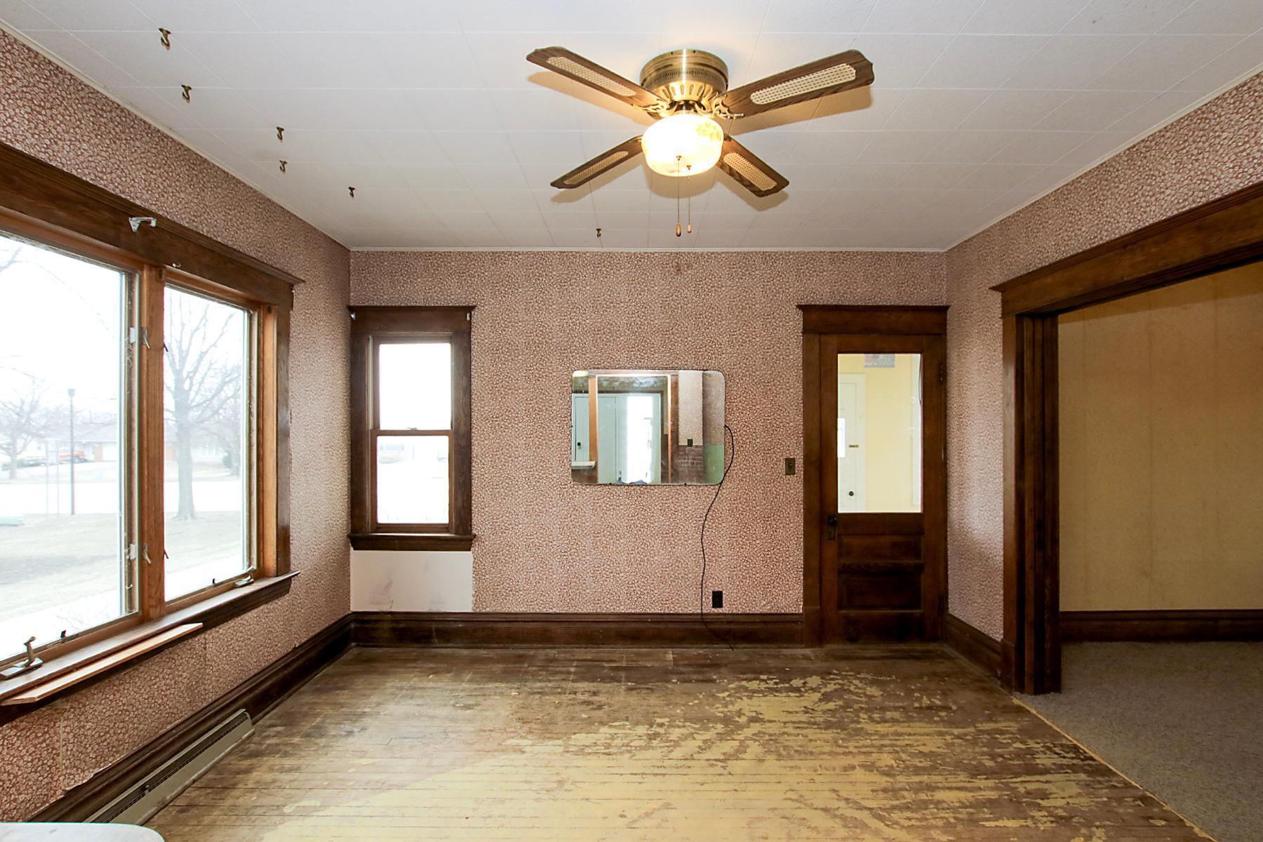 321 Highway 7 E Property Photo 3