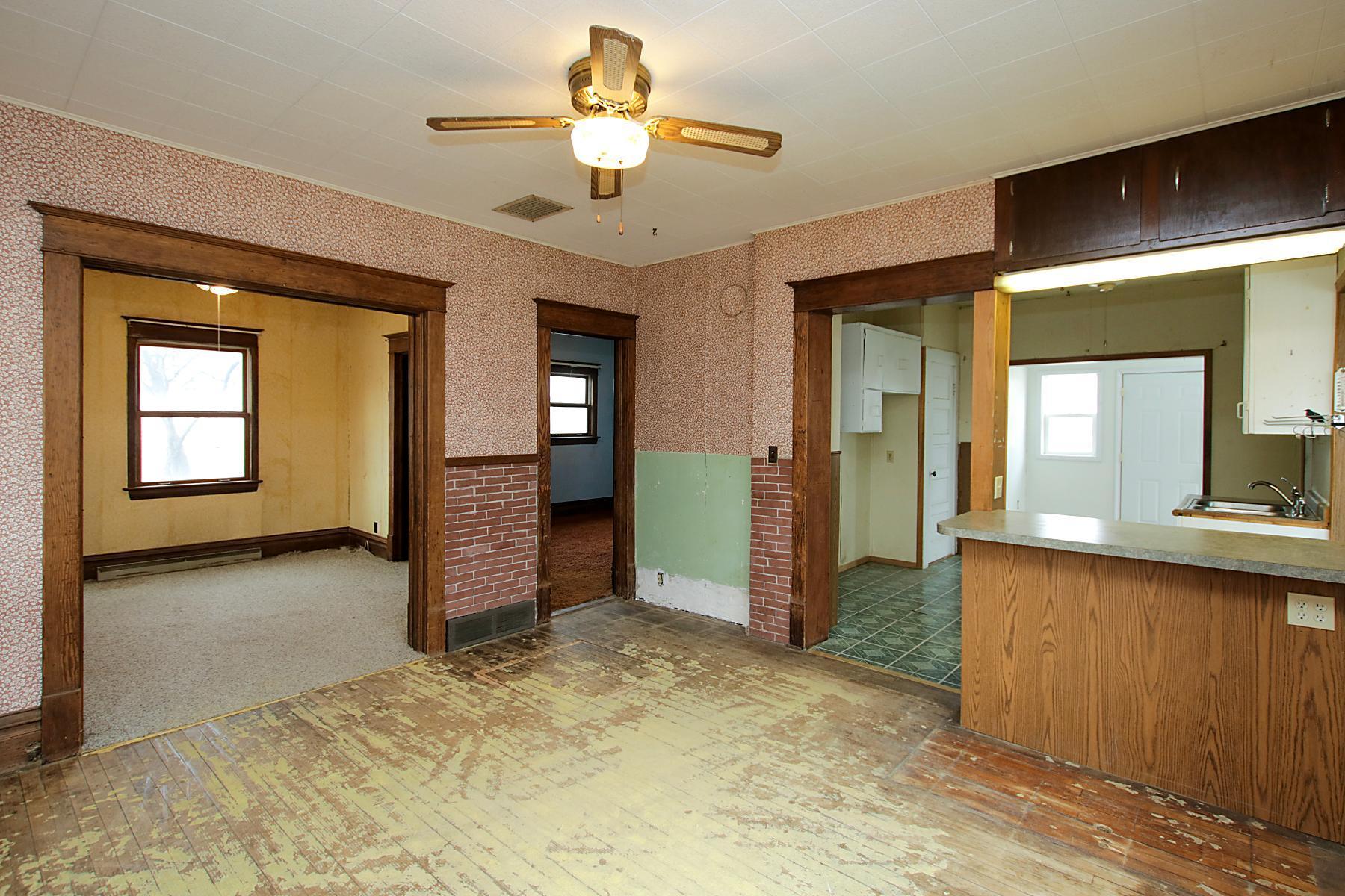 321 Highway 7 E Property Photo 4