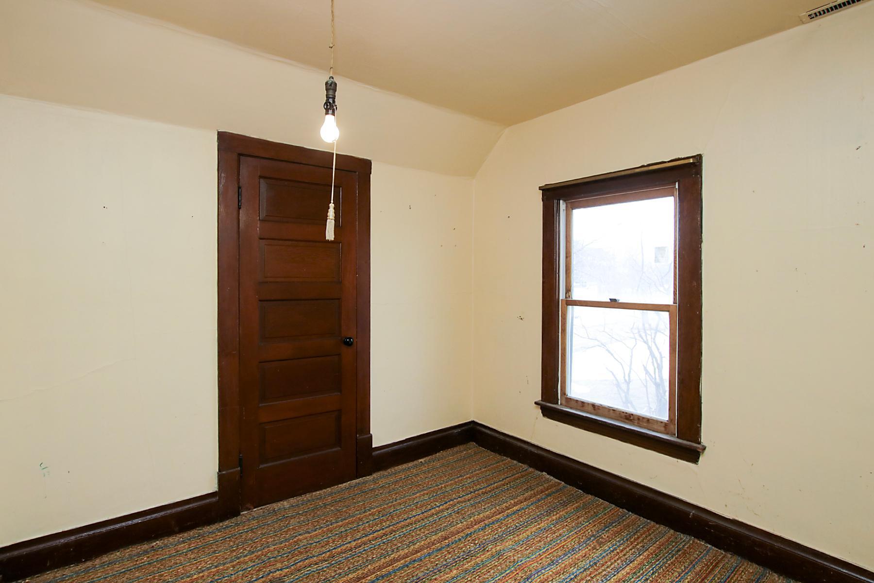 321 Highway 7 E Property Photo 15