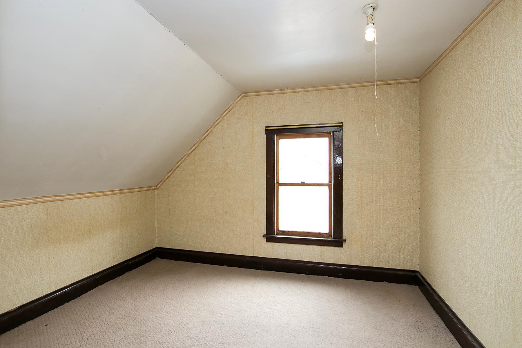 321 Highway 7 E Property Photo 18