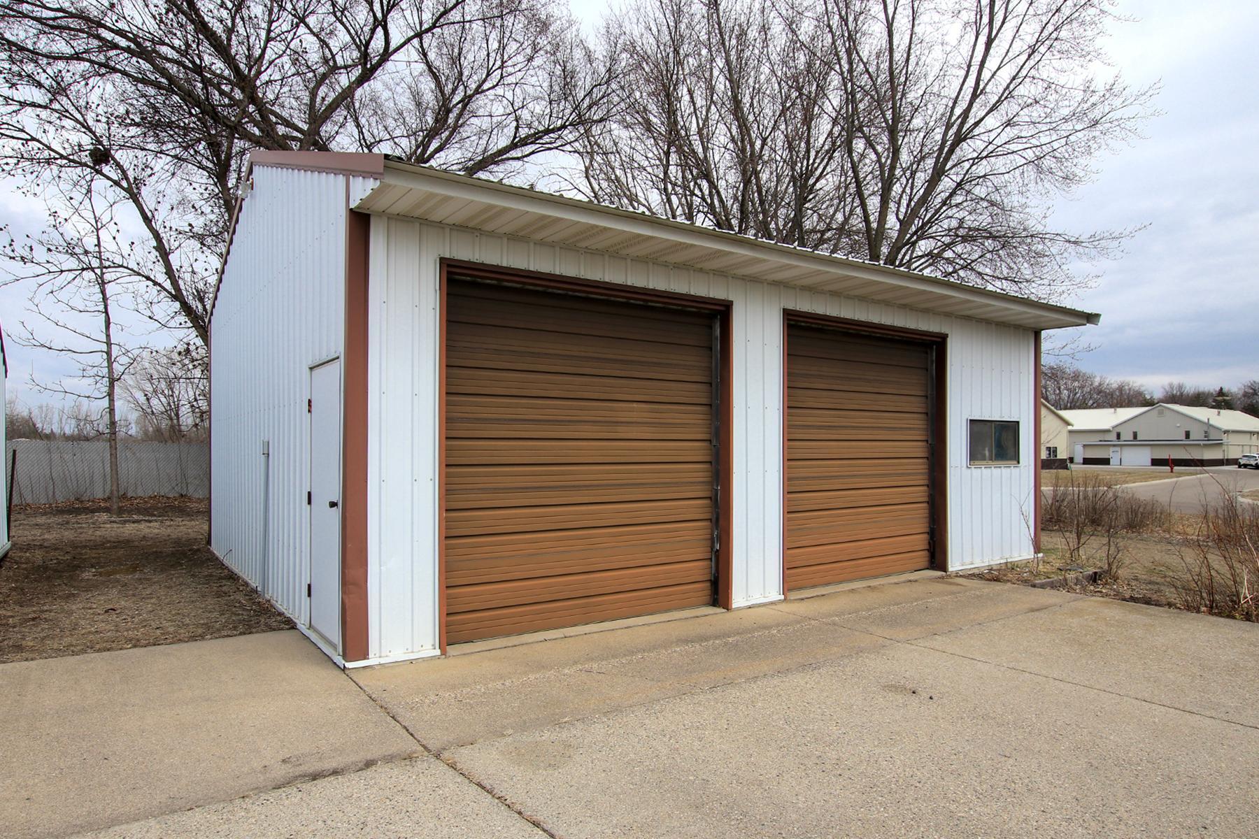 321 Highway 7 E Property Photo 21