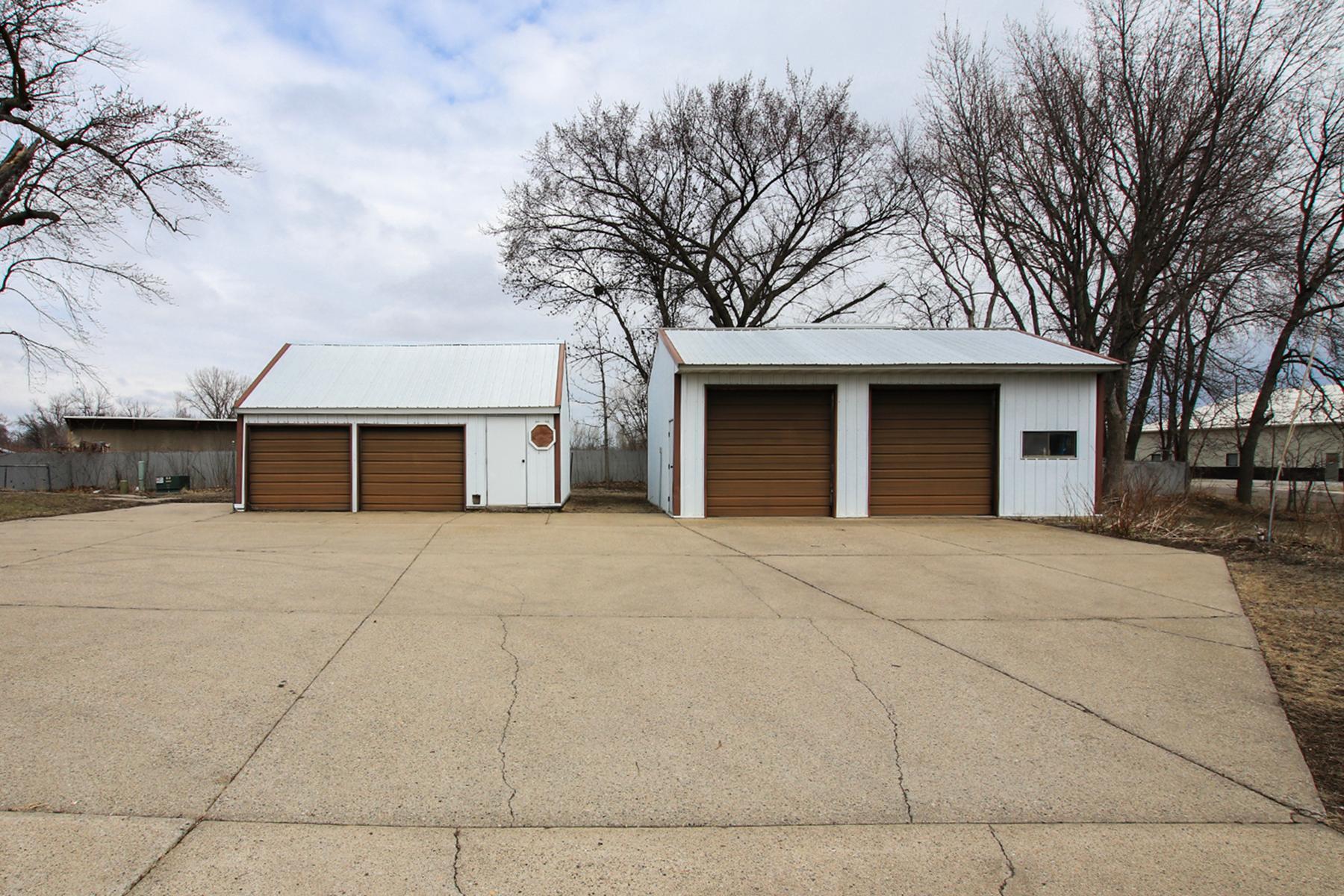 321 Highway 7 E Property Photo 22