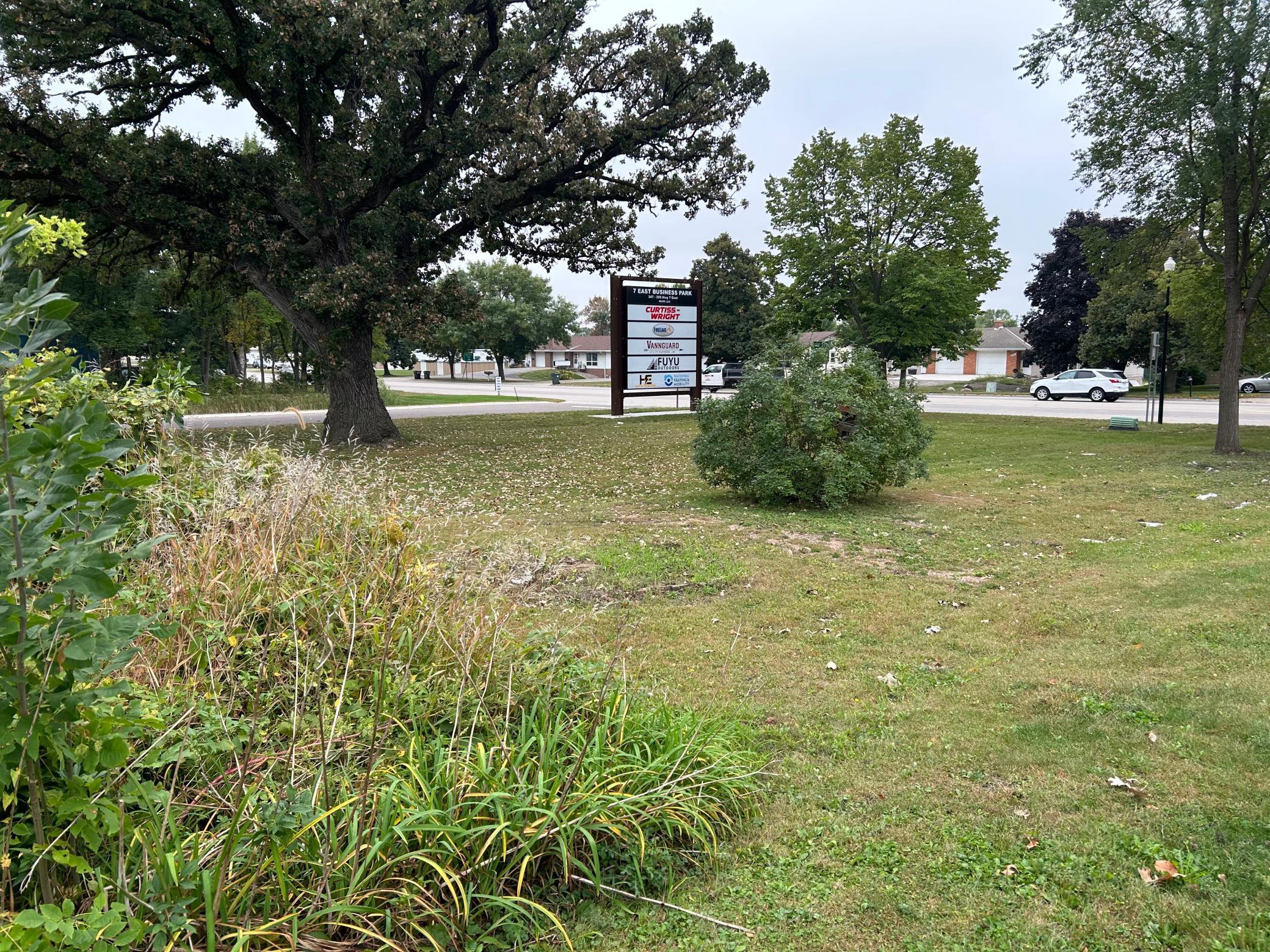 321 Highway 7 E Property Photo 23
