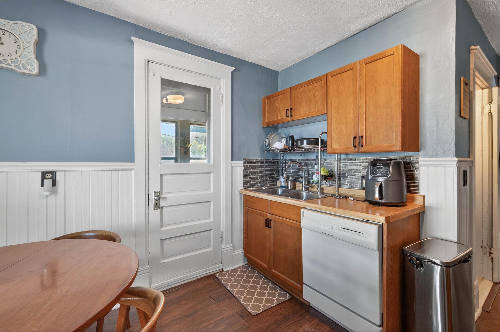 451 Madison Street Property Photo 7