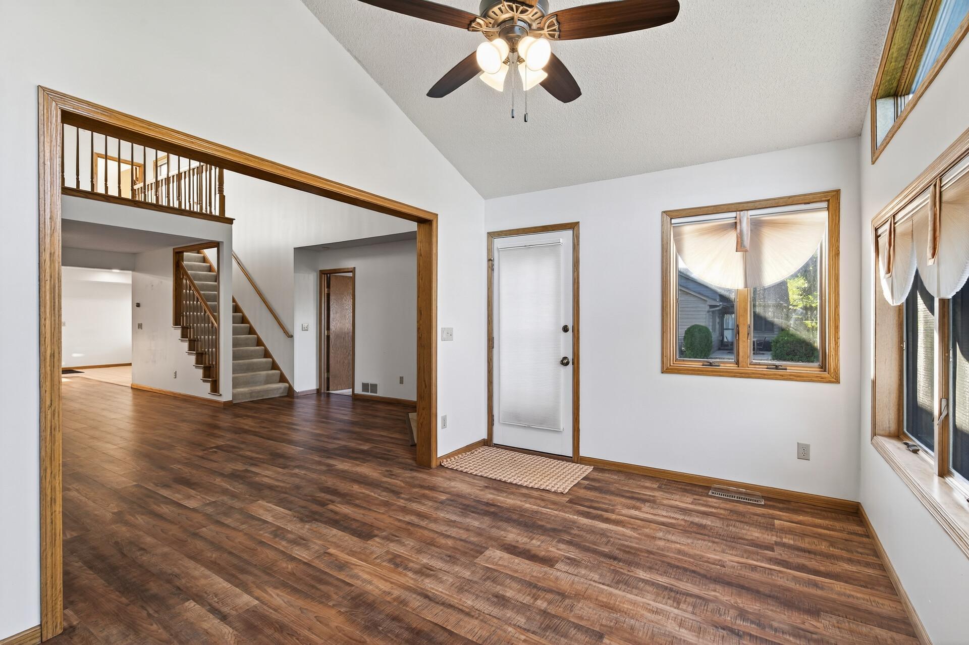 14245 Fairway Lane Se Property Photo 6