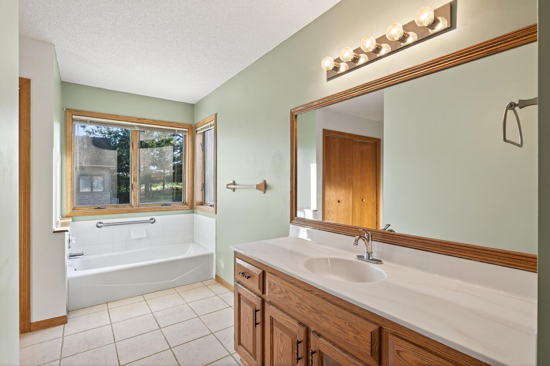 14245 Fairway Lane Se Property Photo 30