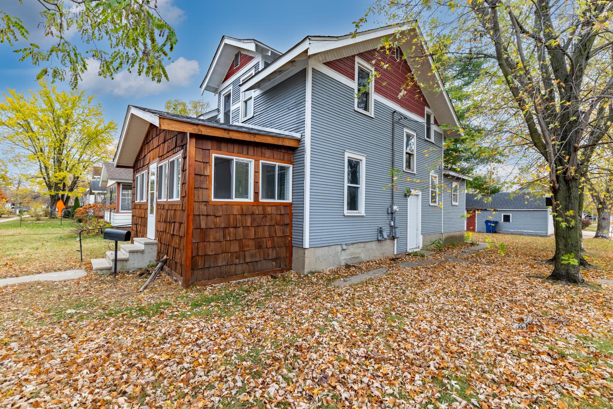 351 20th Avenue N Property Photo 1