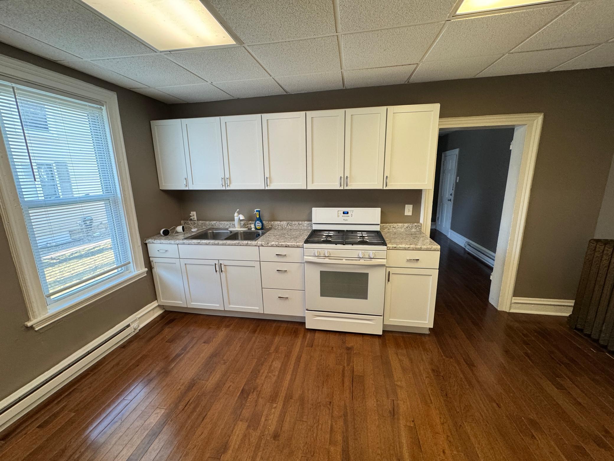 815 W 4th Street Property Photo 9