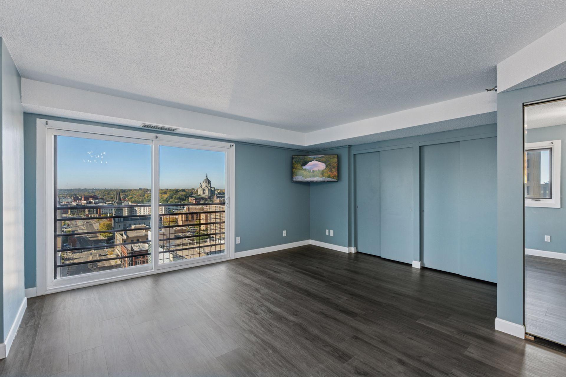 66 9th Street E 2501 Property Photo 8