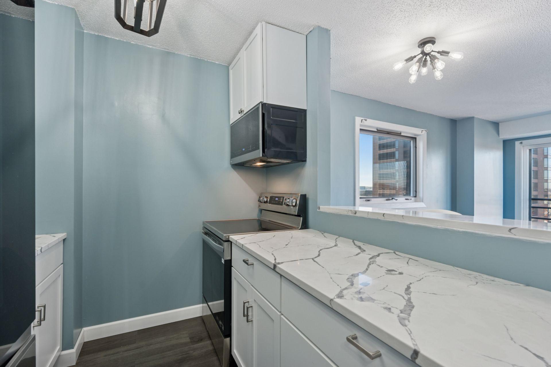 66 9th Street E 2501 Property Photo 11