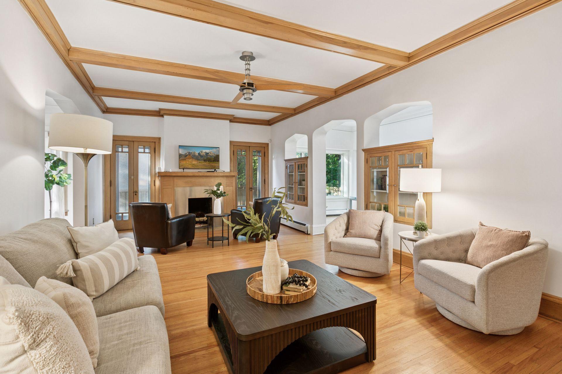 2833 Irving Avenue Property Photo 6