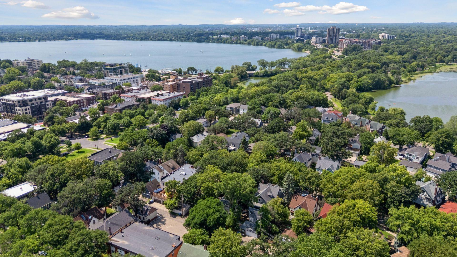 2833 Irving Avenue Property Photo 13