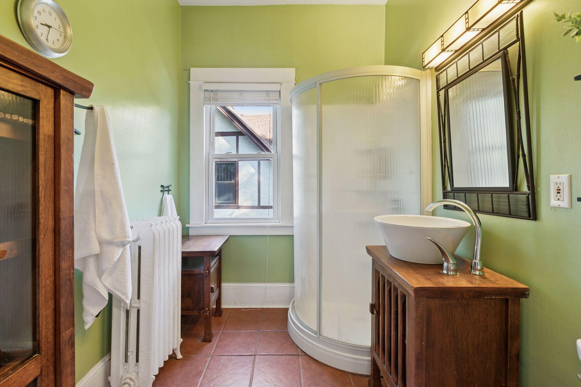 2833 Irving Avenue Property Photo 32