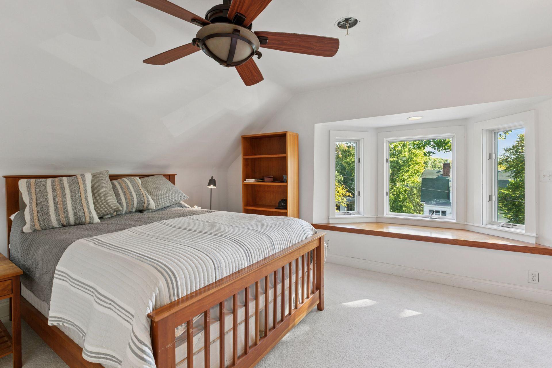 2833 Irving Avenue Property Photo 33