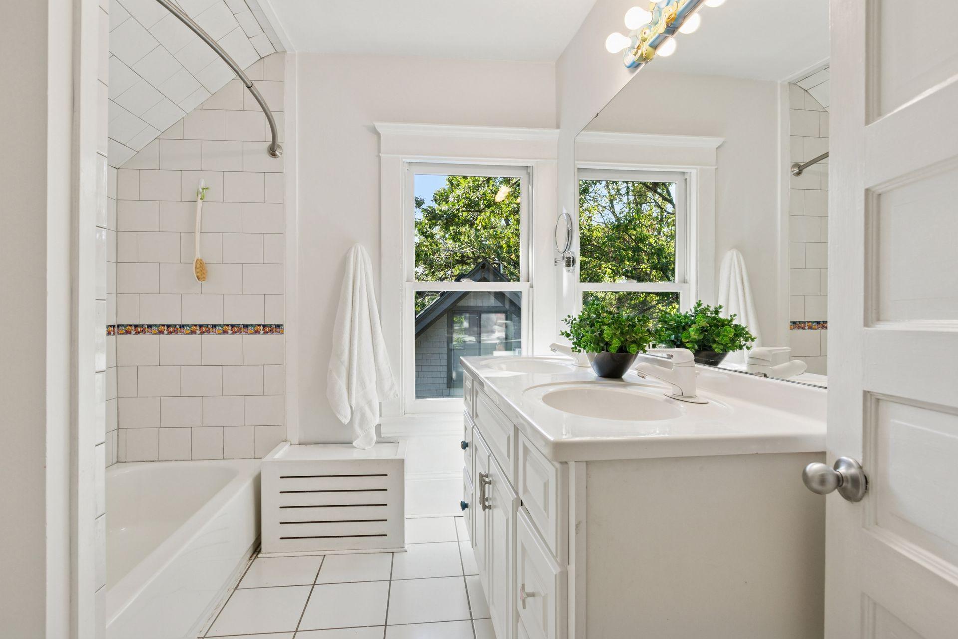 2833 Irving Avenue Property Photo 36