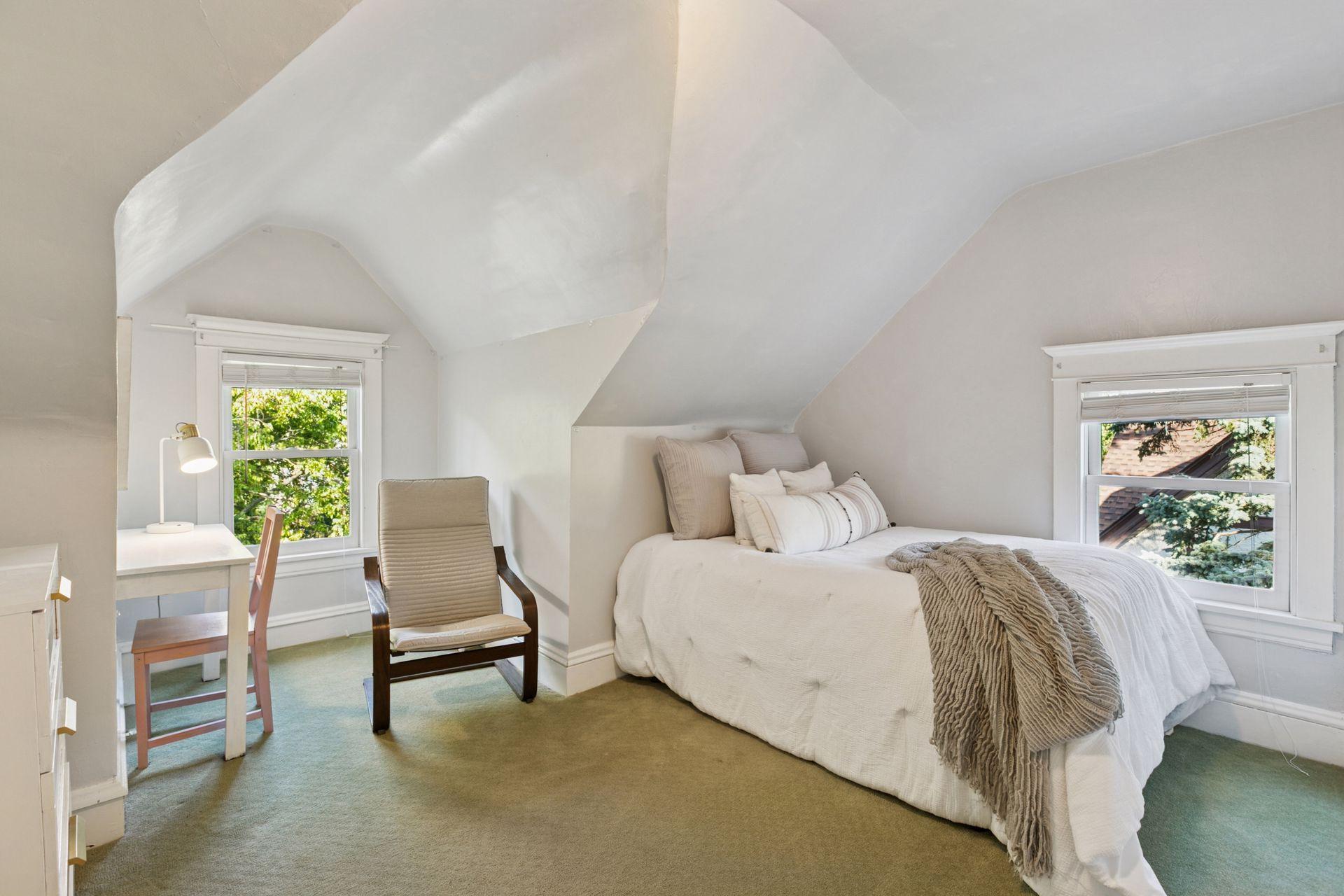 2833 Irving Avenue Property Photo 37