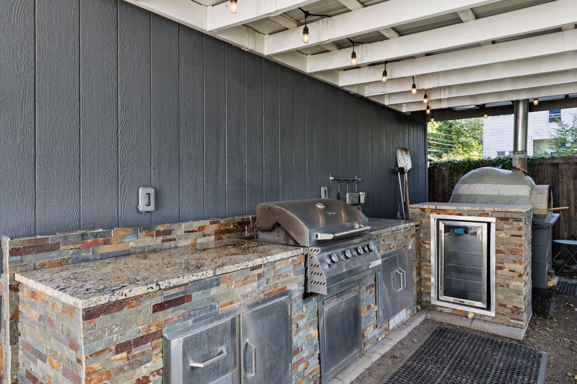 2833 Irving Avenue Property Photo 48