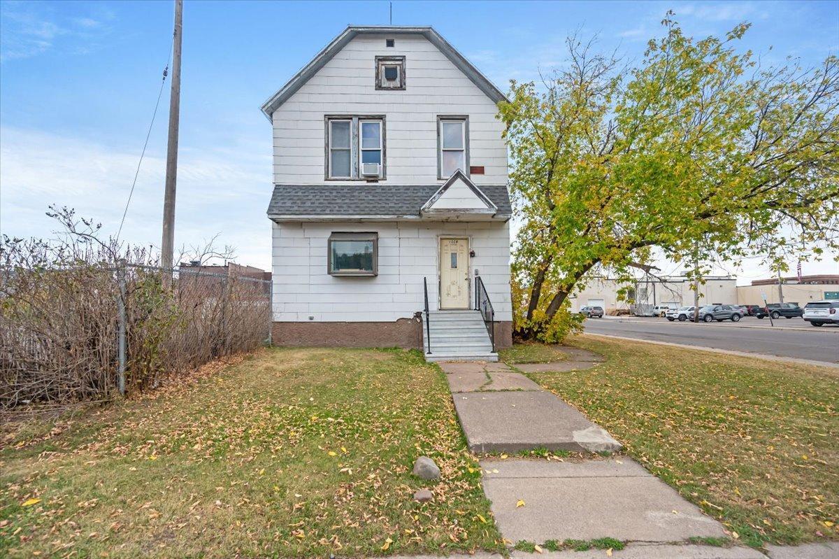 1028 Banks Avenue Property Photo 1