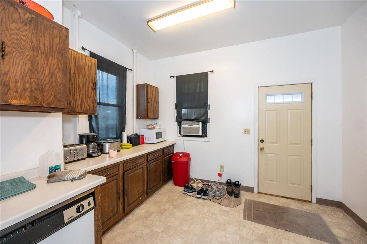 1028 Banks Avenue Property Photo 8