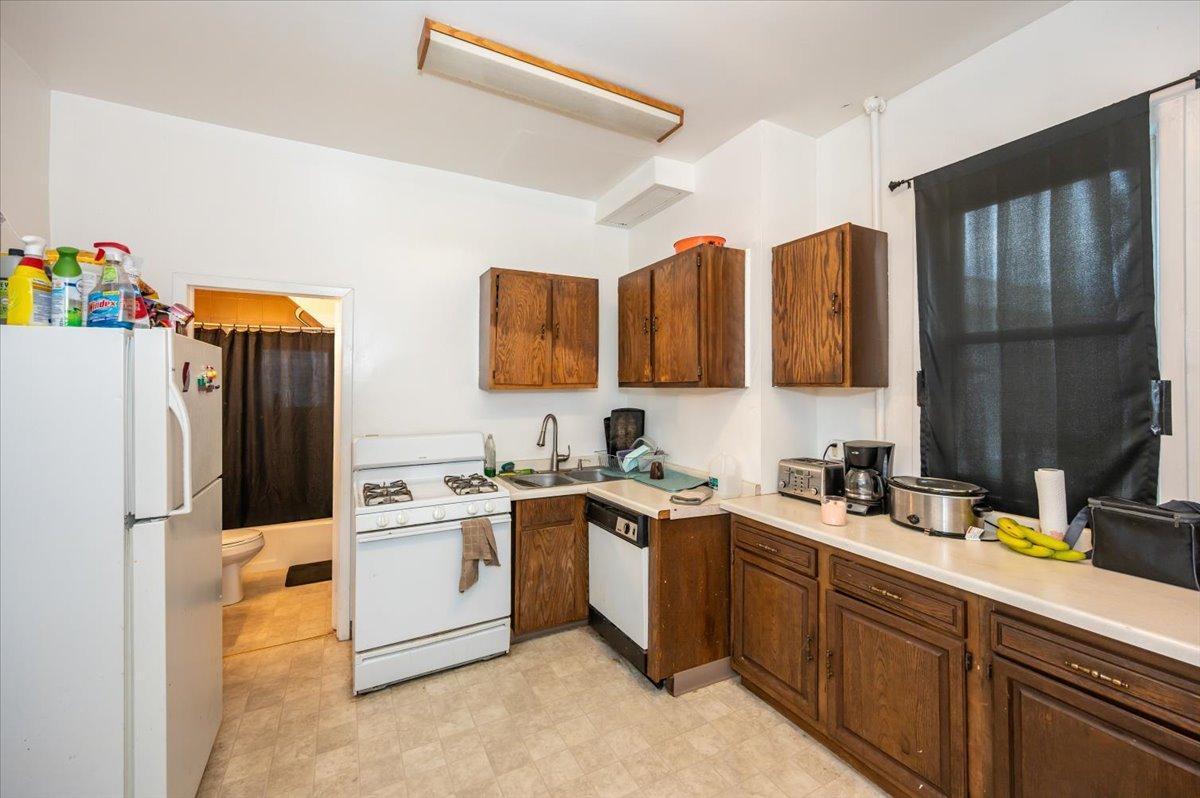 1028 Banks Avenue Property Photo 9