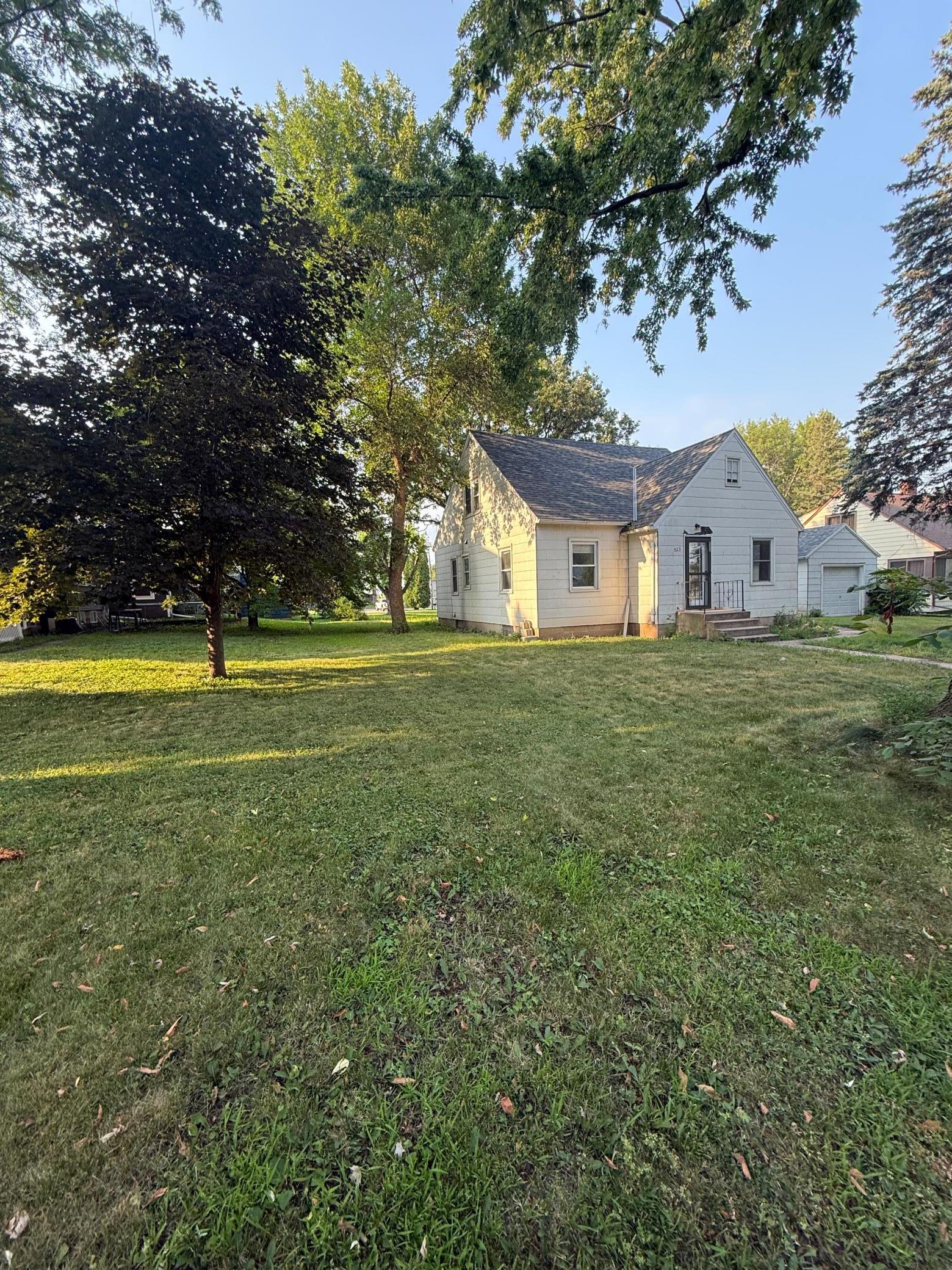 523 E 11th Street Property Photo 1