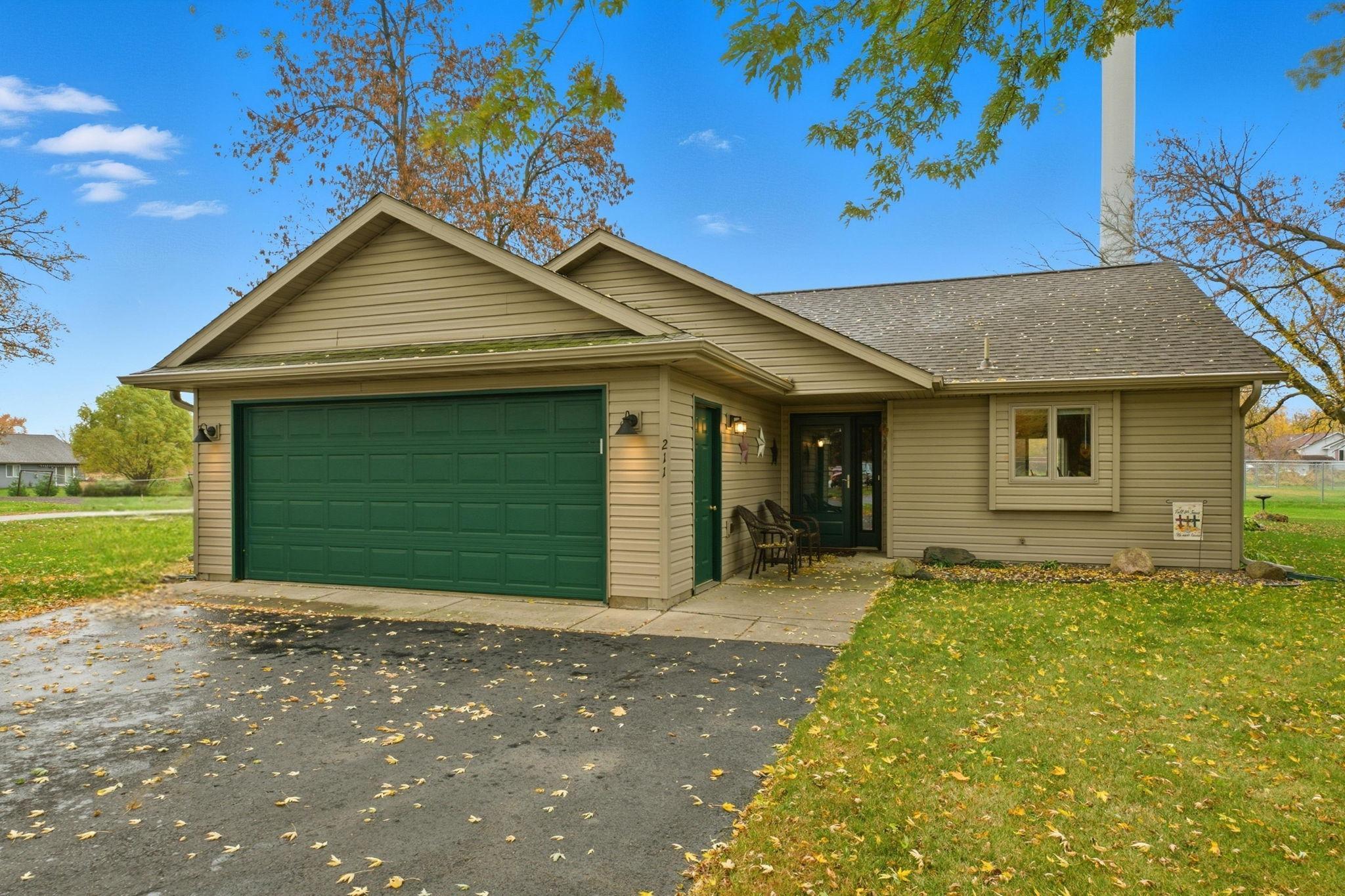 211 E Main Street Property Photo 1