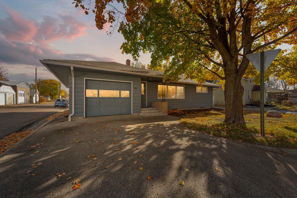 1043 Chase Avenue Property Photo 2