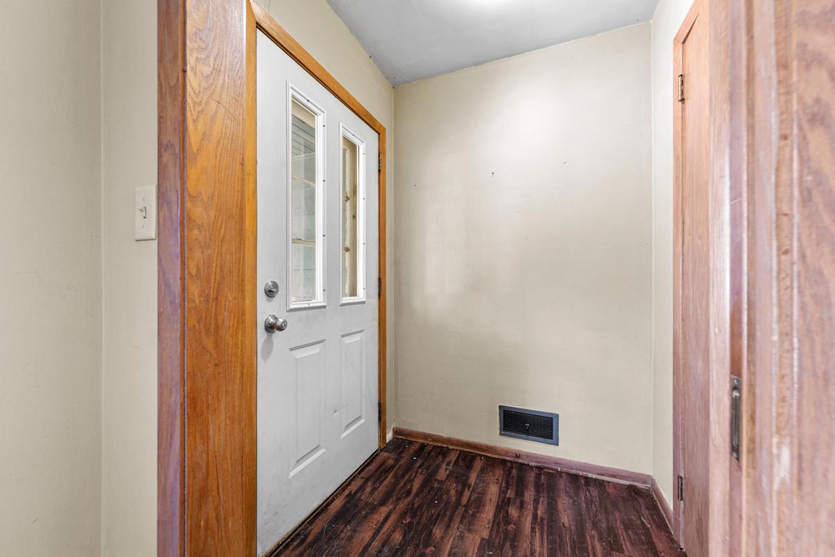 1043 Chase Avenue Property Photo 4