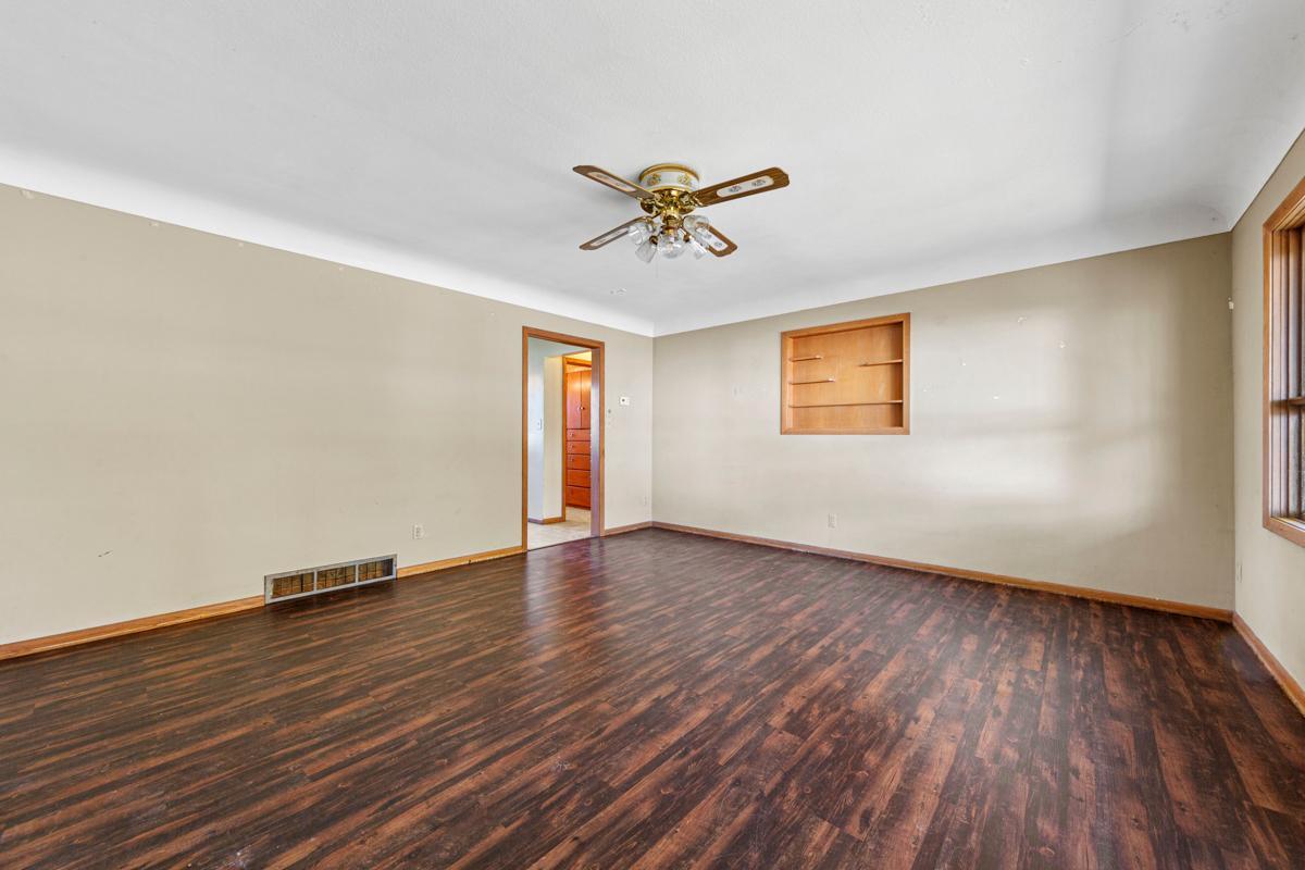 1043 Chase Avenue Property Photo 8