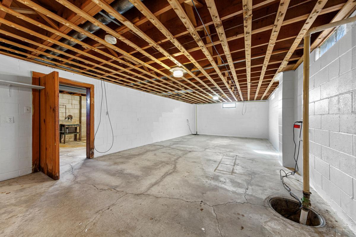 1043 Chase Avenue Property Photo 27