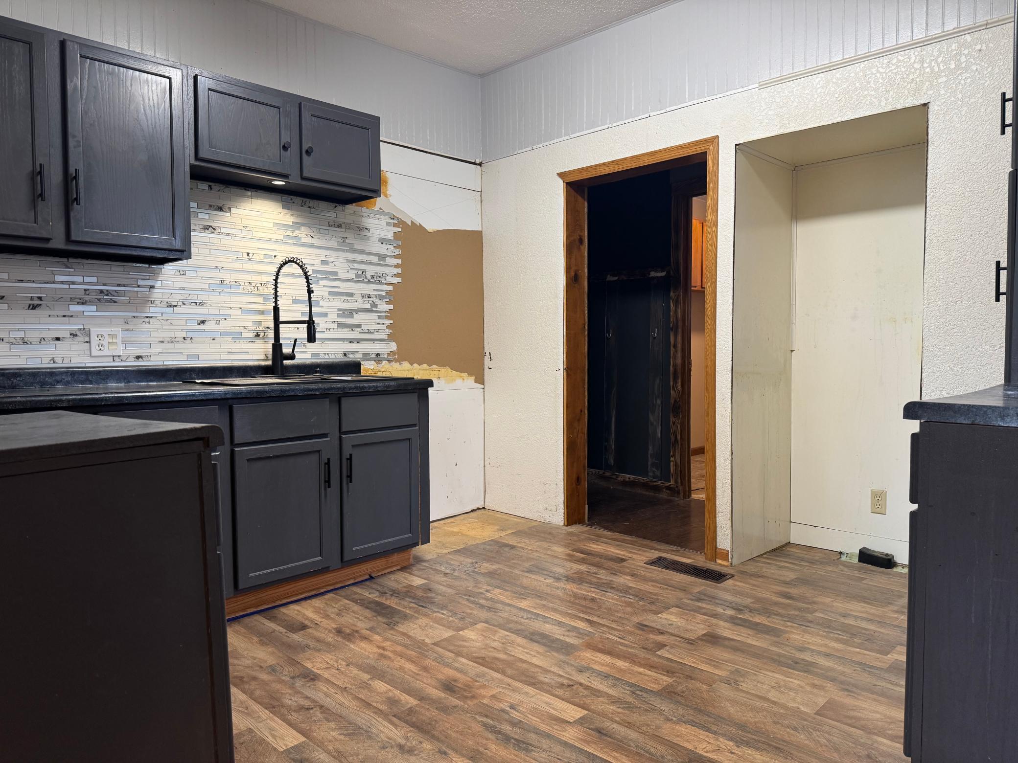 406 4th Street Property Photo 3