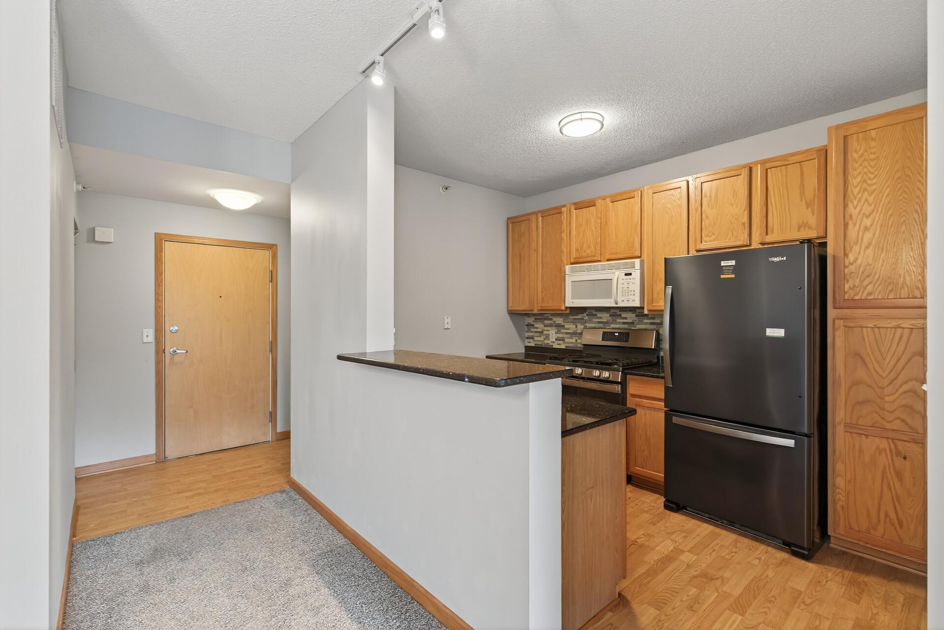 820 Emerald Street 307 Property Photo 15