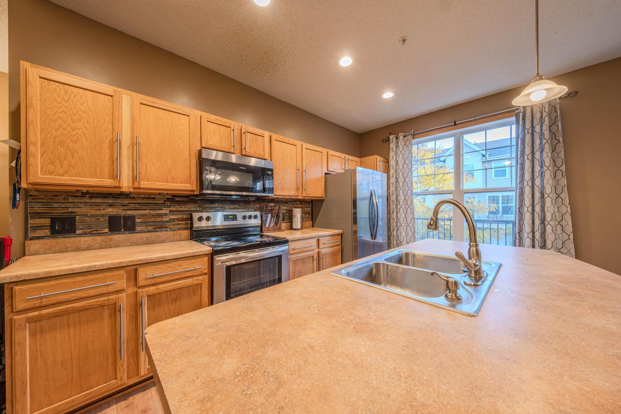 8483 Emery Parkway N Property Photo 6