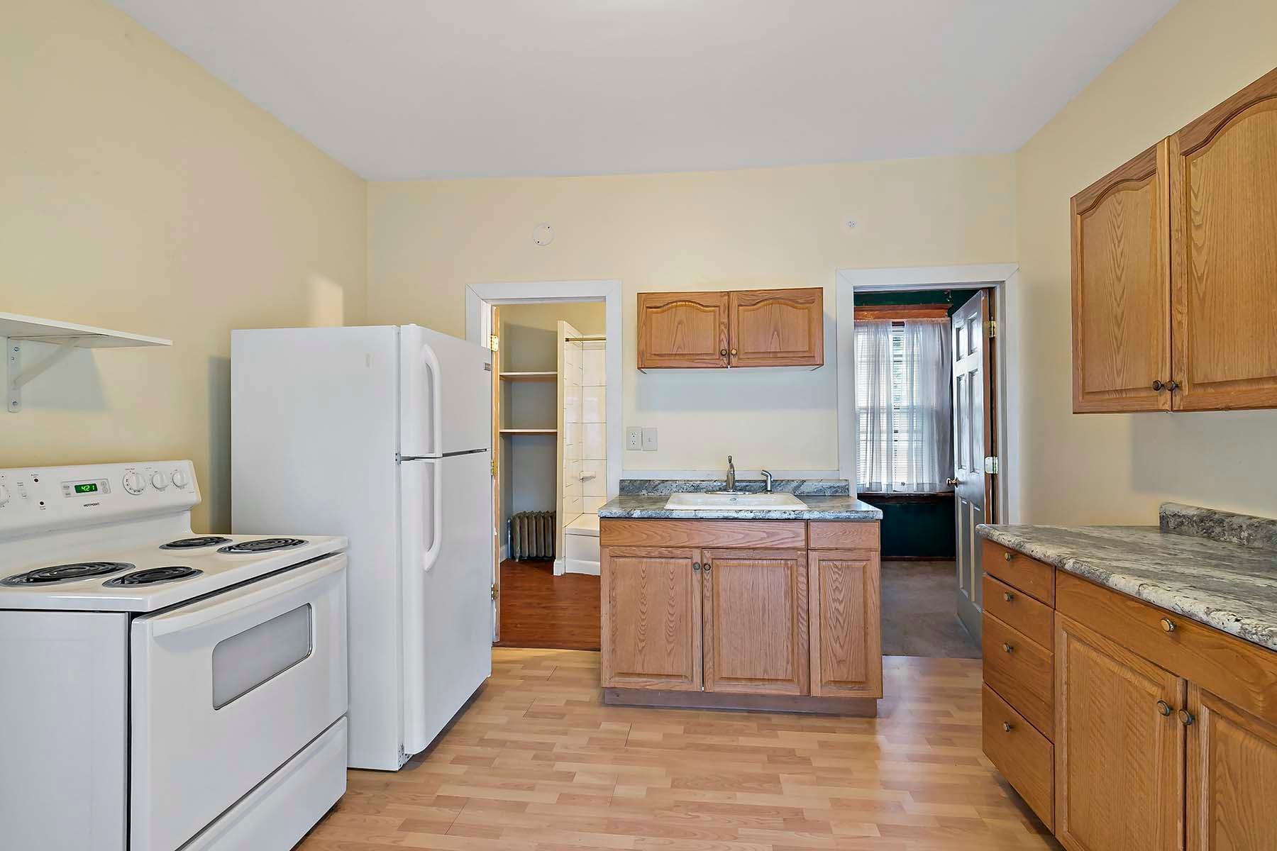 653 Jefferson Street Property Photo 4